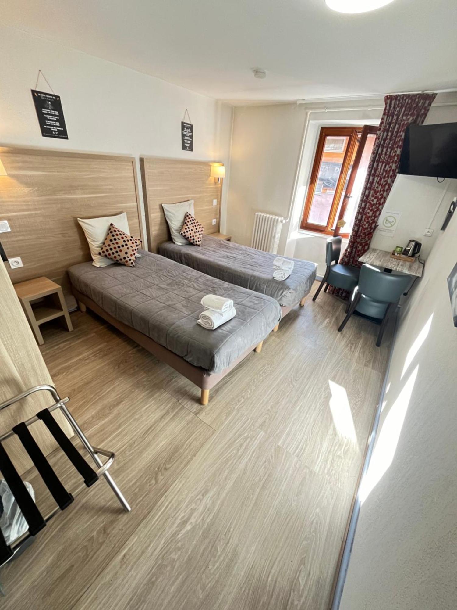 Hotel Du Cheval Blanc Barcelonnette Eksteriør bilde