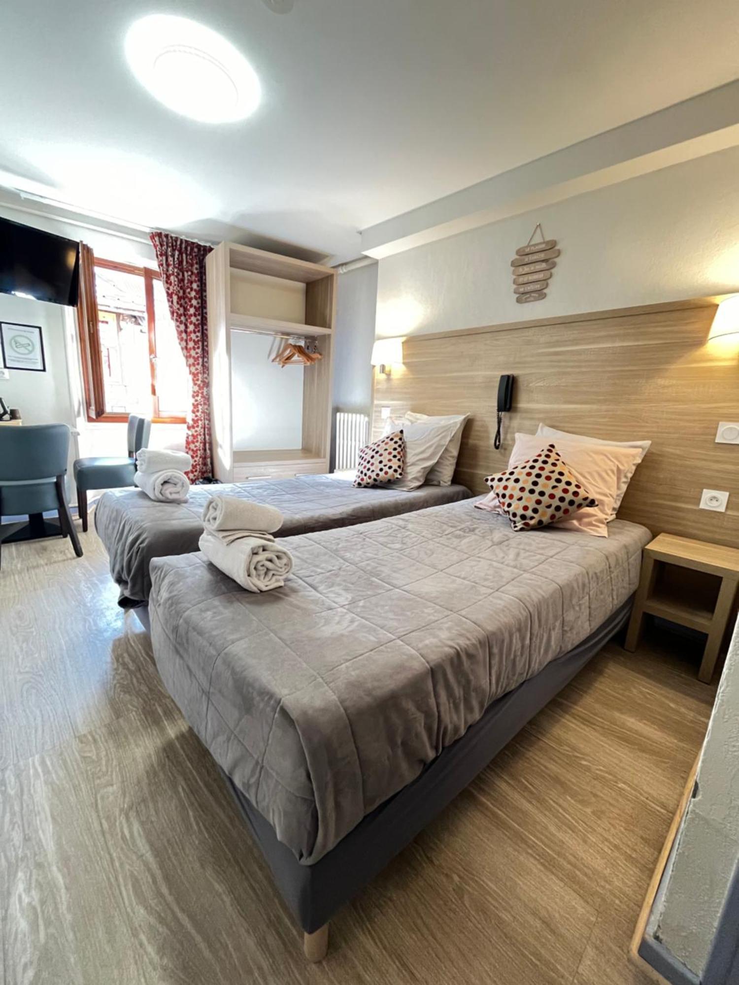 Hotel Du Cheval Blanc Barcelonnette Eksteriør bilde