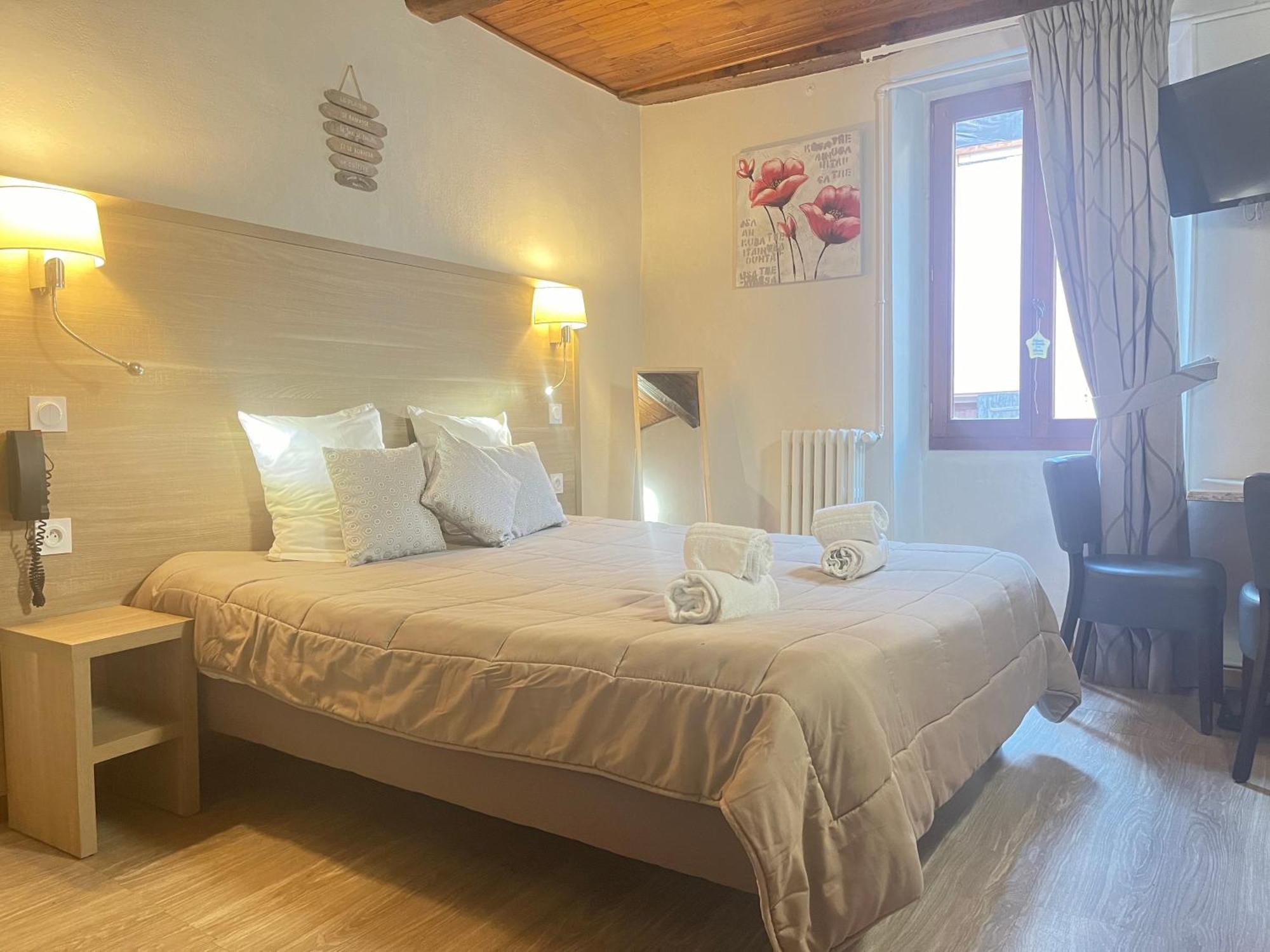 Hotel Du Cheval Blanc Barcelonnette Eksteriør bilde