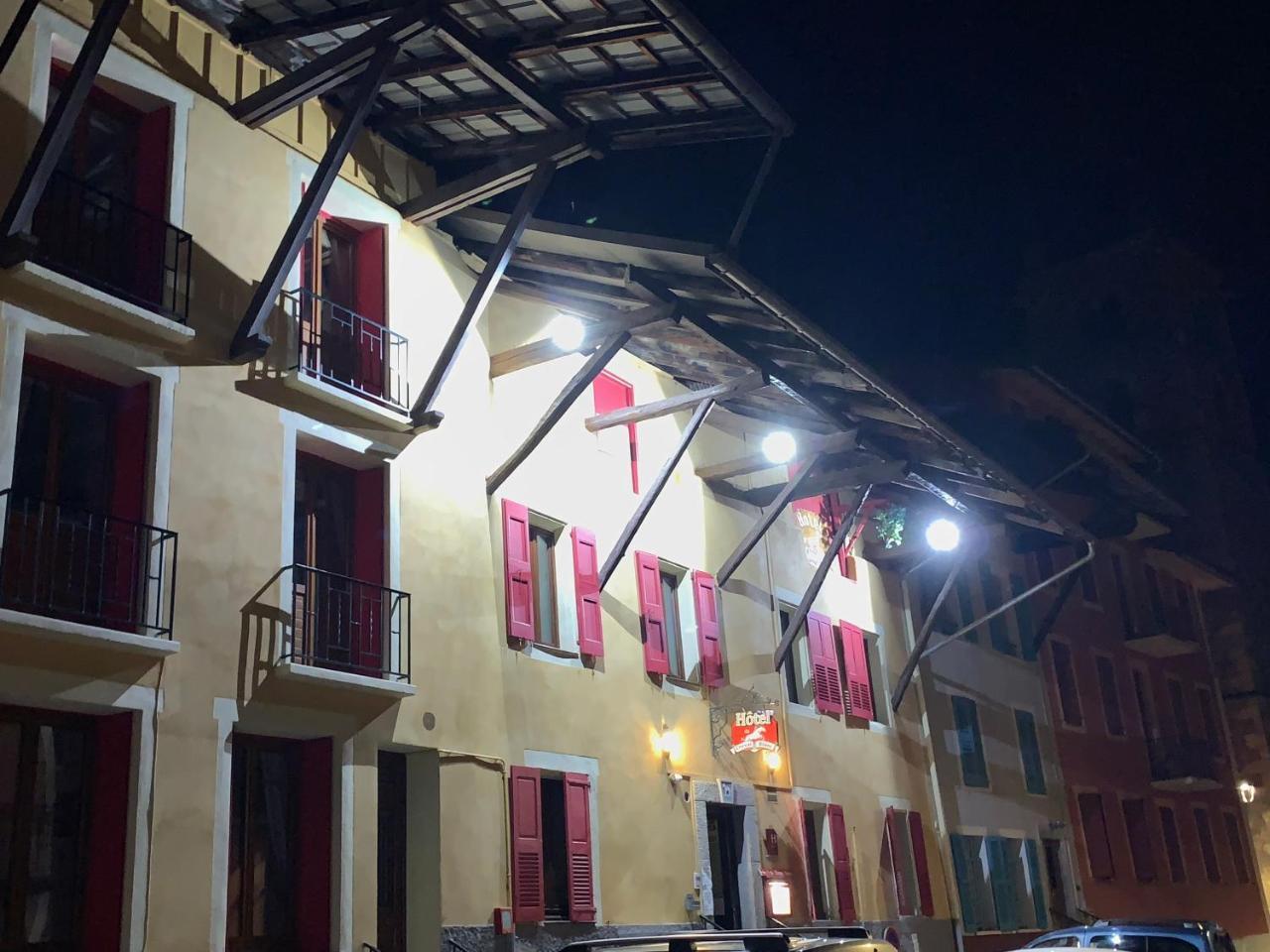 Hotel Du Cheval Blanc Barcelonnette Eksteriør bilde